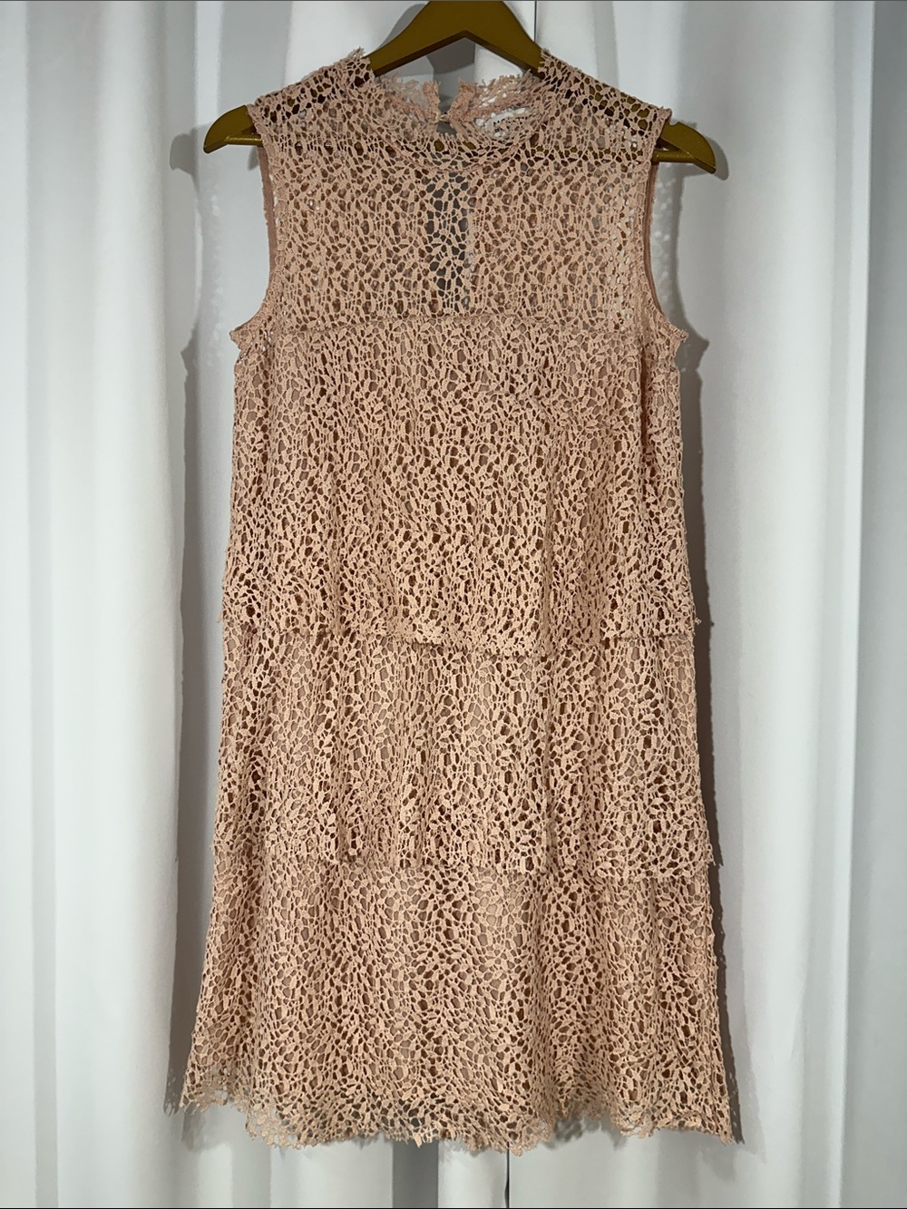 Molly Bracken Crochet Lace Tiered Mini Dress Medium Blush Pink Sleeveless Boho